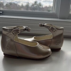 BONPOINT Girls Shiny Beige Patent Ankle Strap dress Shoes